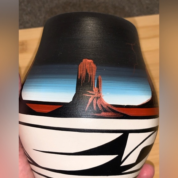 Navajo Native American Pottery Vase/Pot: Landscape / Lightning/ Artist Signed - Picture 8 of 11